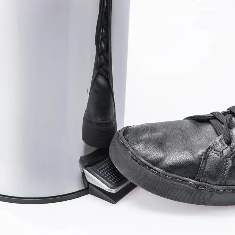 Lixeira inox redonda c/pedal 8l. polido Gruplast - Bin Embalagens